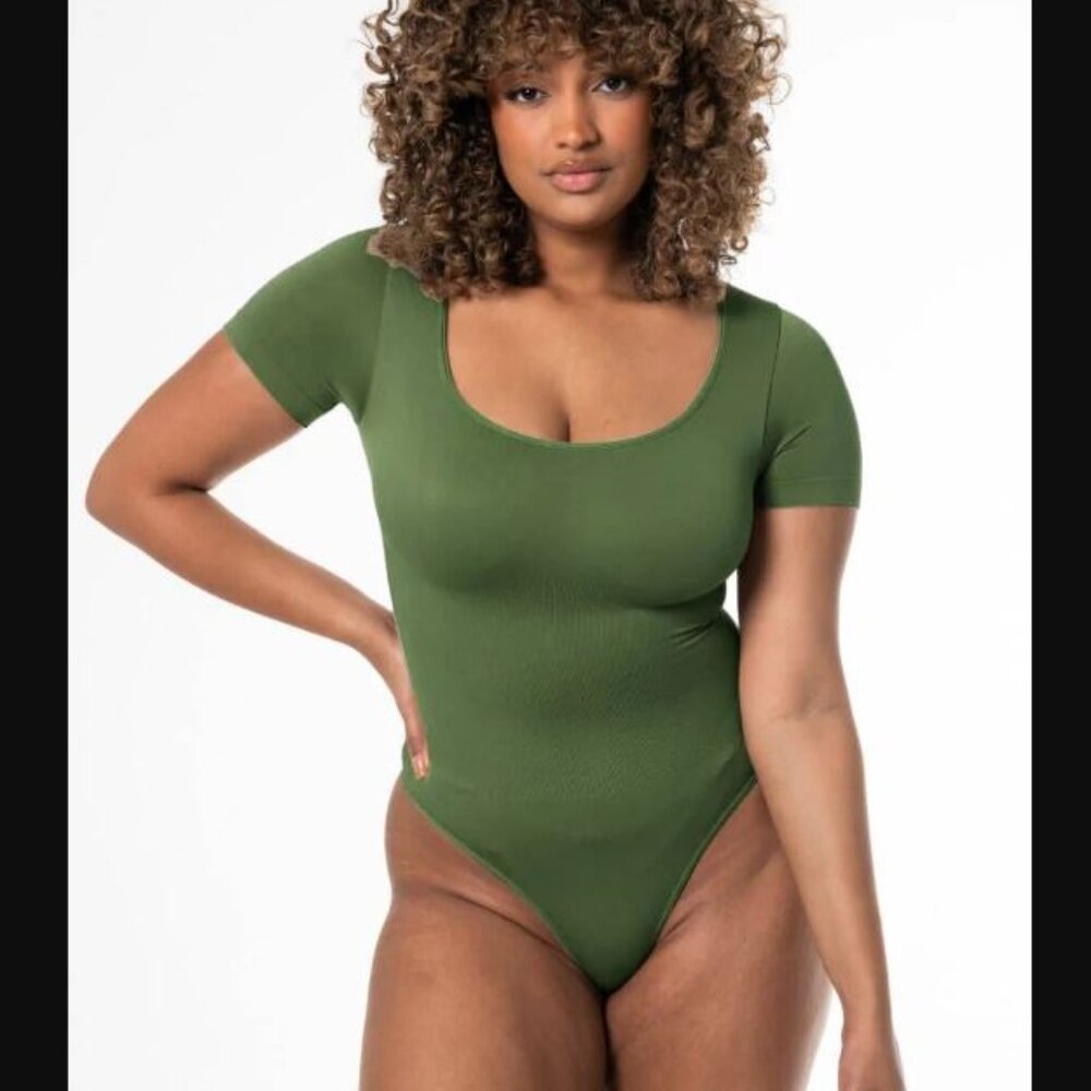 HeyShape Short Sleeve Thong Bodysuit NWT (Medium Green)